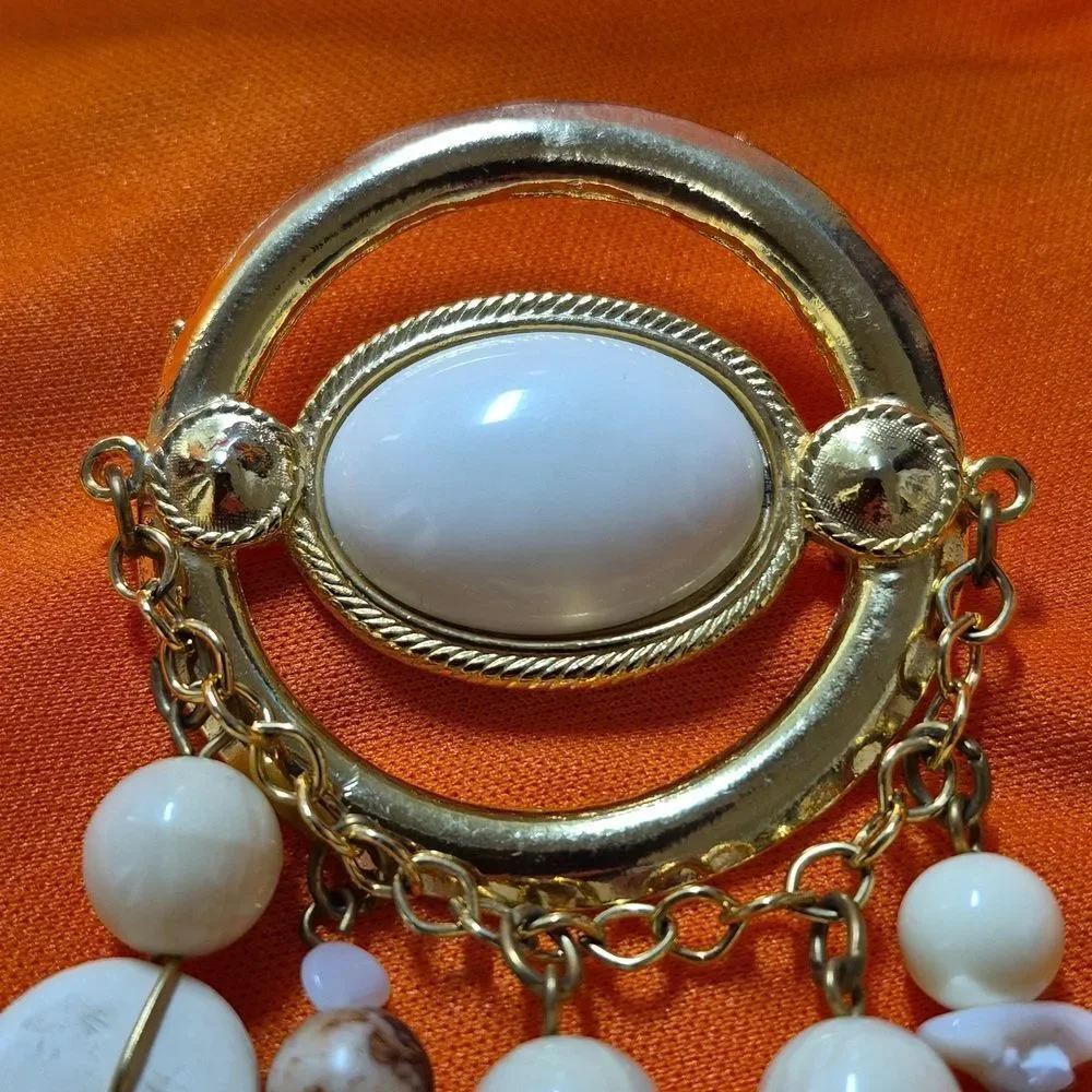 Vintage 1980's Gold Tone with Stone Design Broach Pin